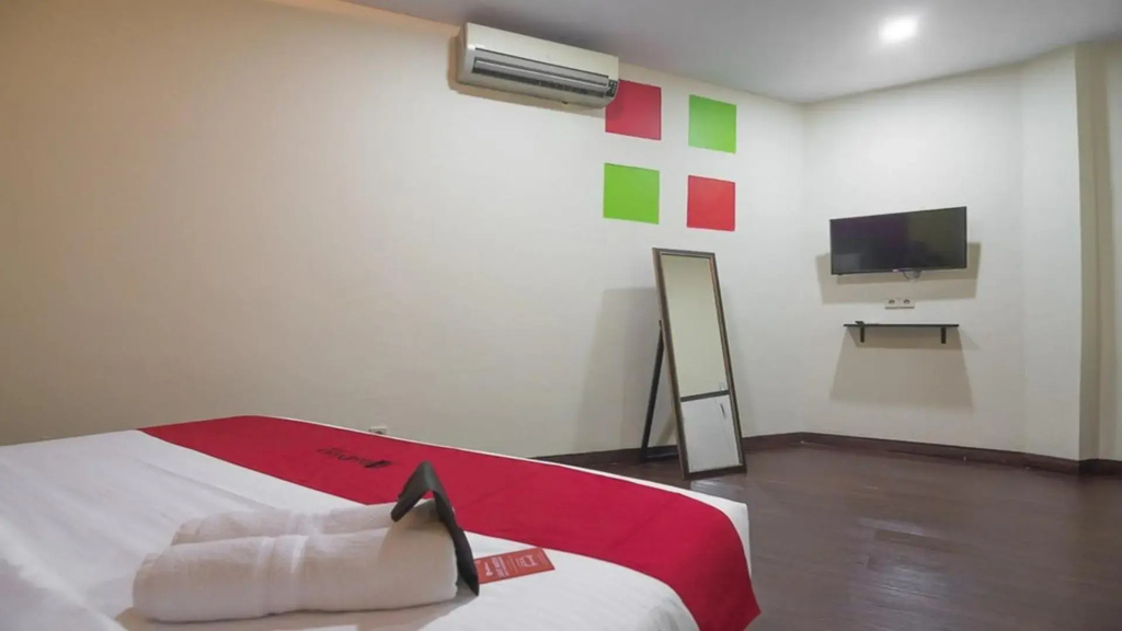 RedDoorz near ITC Mangga Dua
