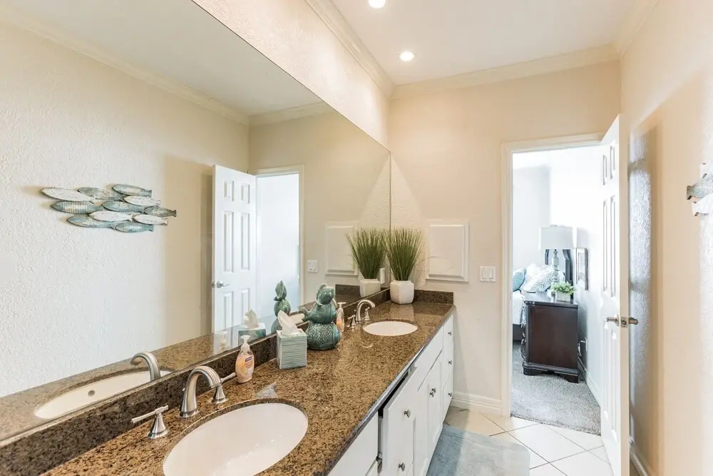 Dawn 1024 - Beautiful Beachfront Condo 2 Bedroom Condo by RedAwning
