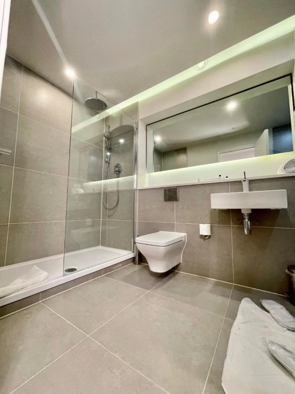 Axiom Park Hotel