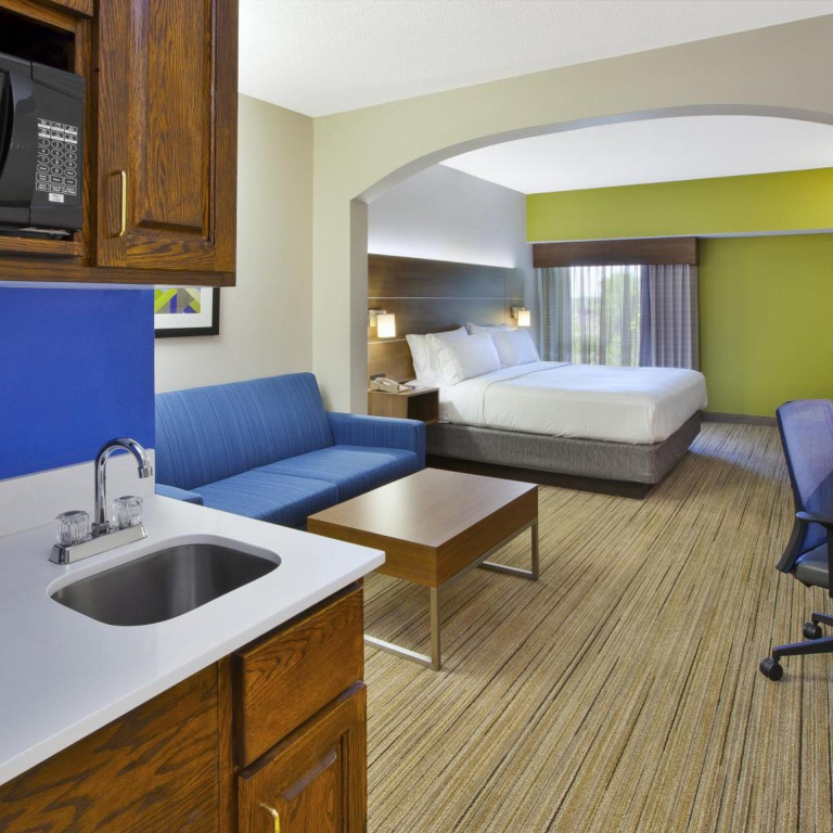 Holiday Inn Express & Suites Milford by IHG