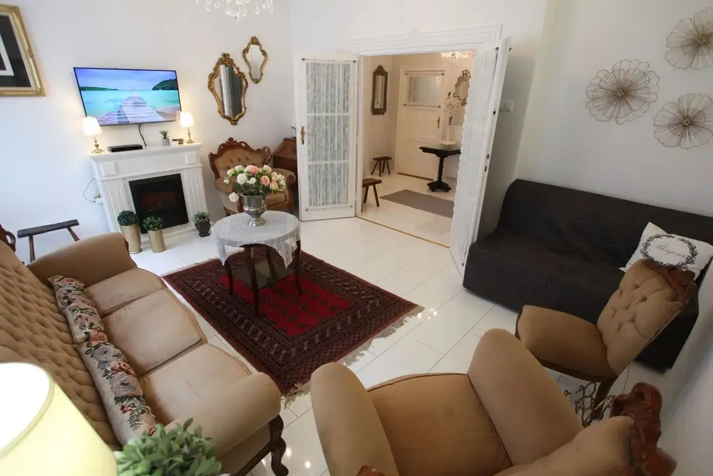 Dfive Apartments - Neo Baroque