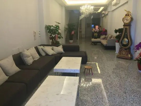 Fall In Love With Paris Hostel