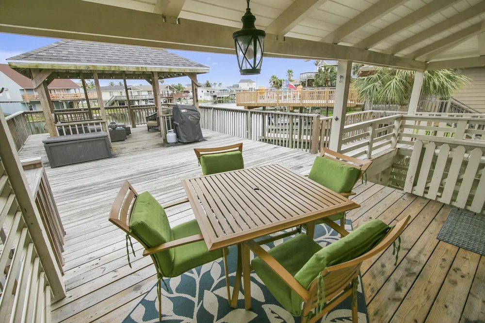 Island Life by Ryson Vacation Rentals