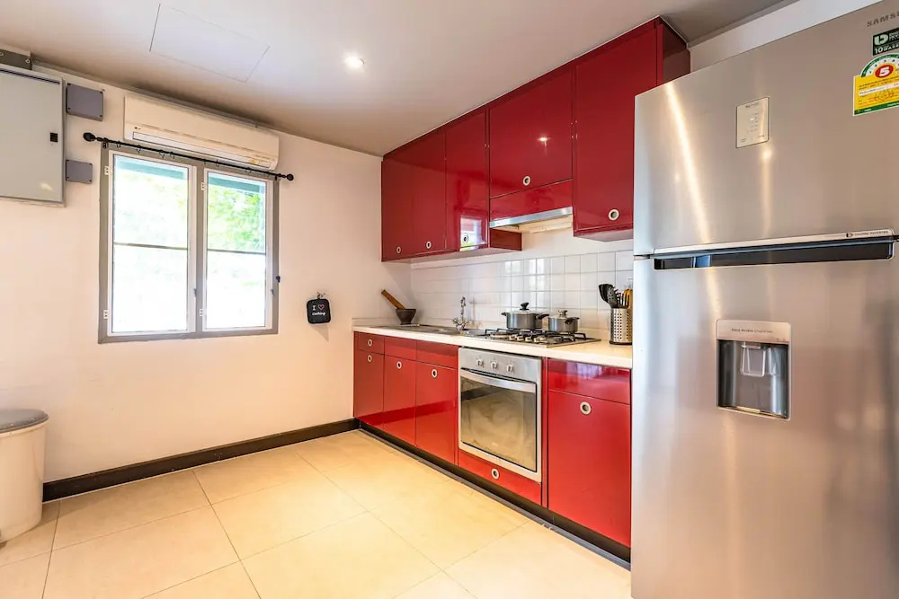 4 BR Townhouse in Great Location BSS