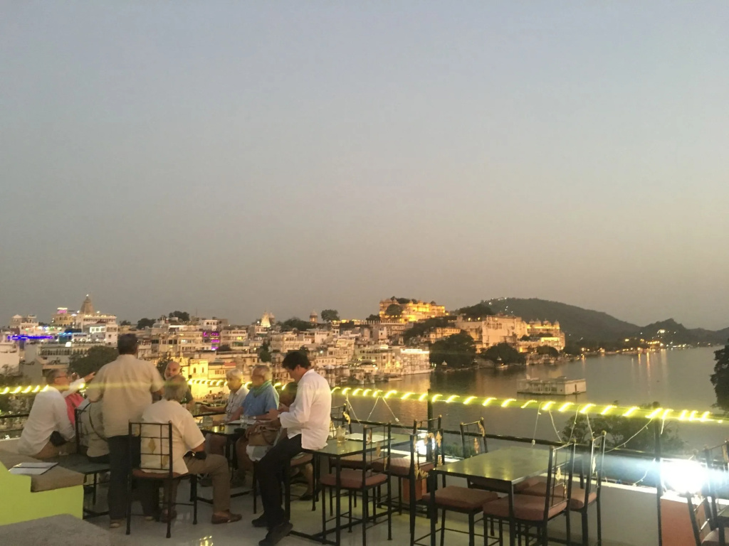 HOTEL HANUMAN GHAT On LAKE PICHOLA