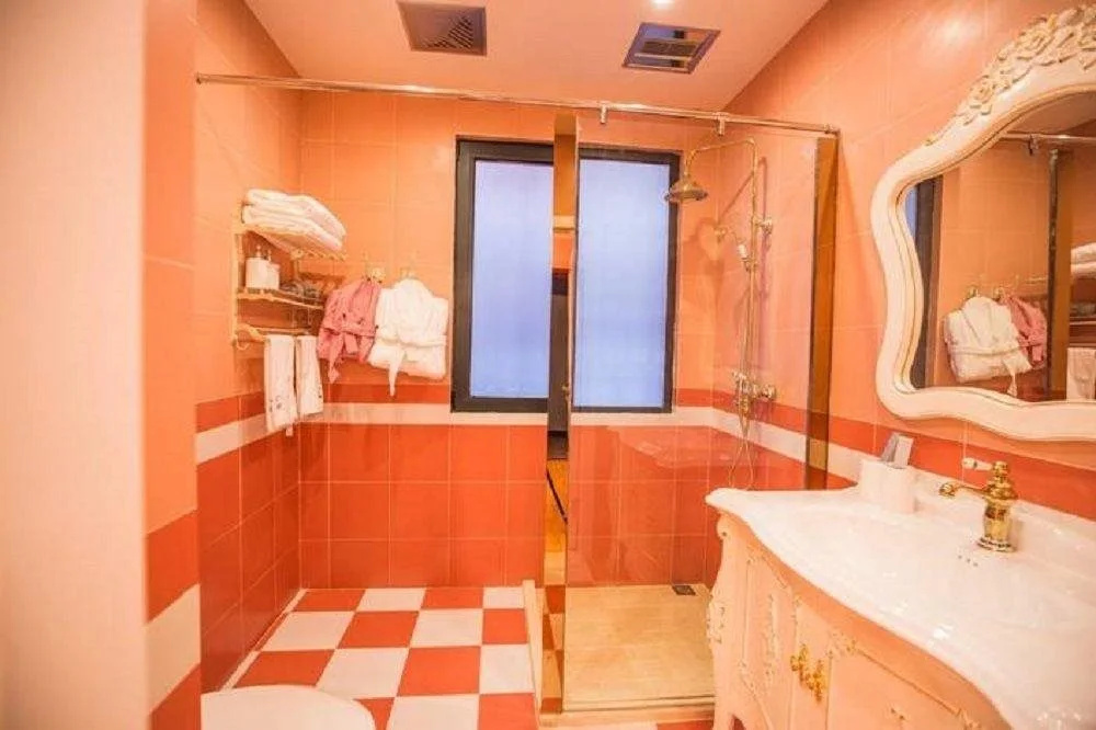 Crosme Theme Hotel