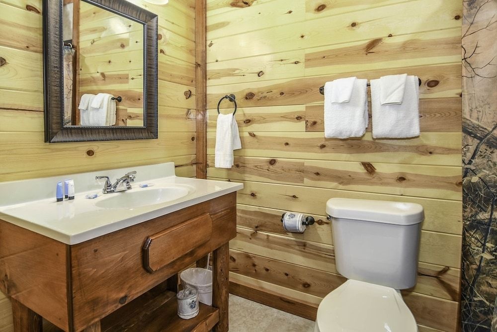 SmokyStays Indoor Heated Pool Cabin