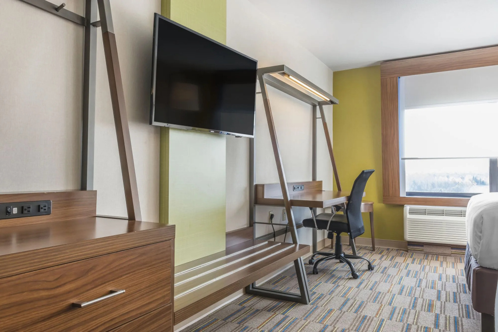 Holiday Inn Express & Suites Clarion by IHG