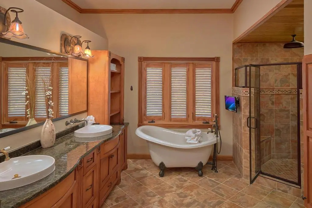 Journey's End, 5 Bedrooms, Sleeps 12, Private Outdoor Pool, Theater, Sauna