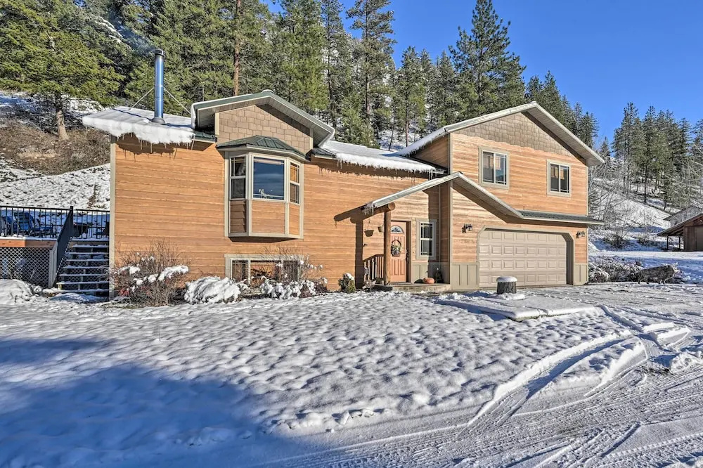 Peaceful Superior Home w/ Fire Pit & Mtn View