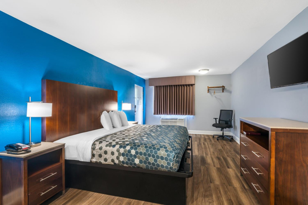 Econo Lodge Inn & Suites Virginia Beach - Norfolk