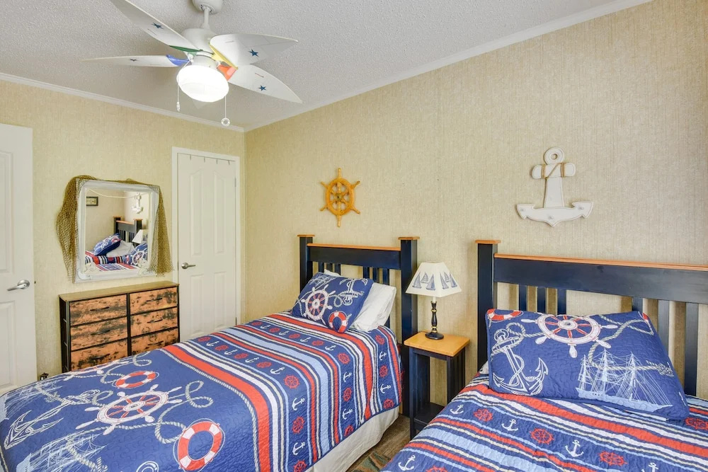 Lakefront Fair Play Vacation Rental, Pets Welcome!