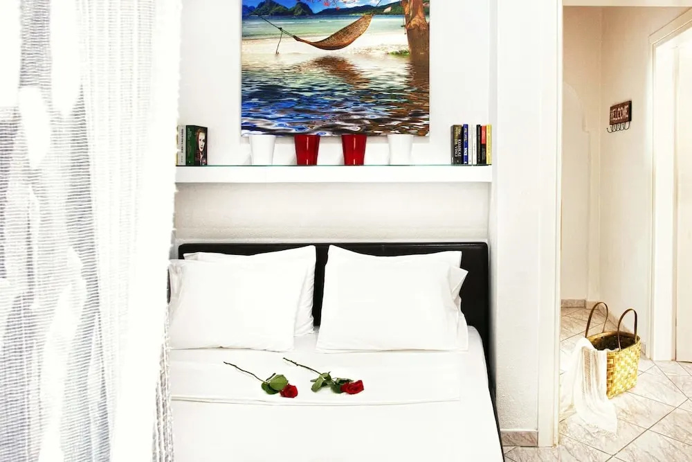 Del Sol Suites