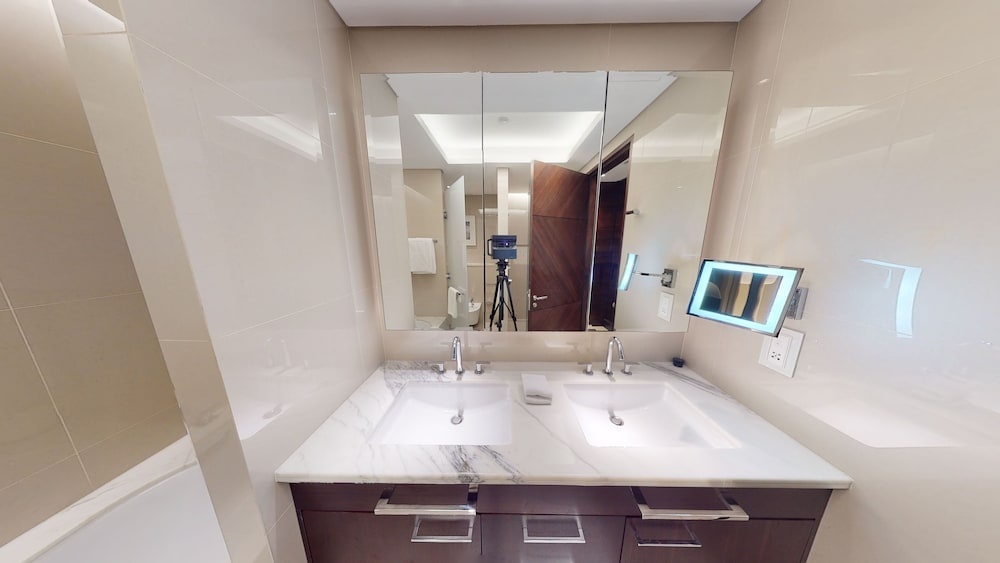 Stunning 2 Bed Address Sky View Best Layout