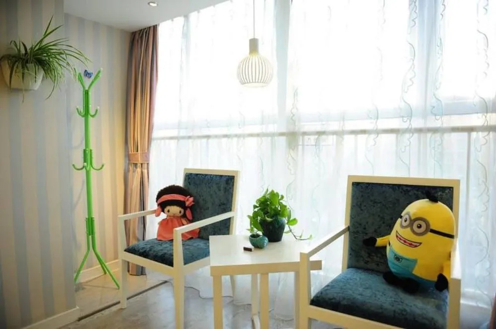 Chengdu Charm City Hotel