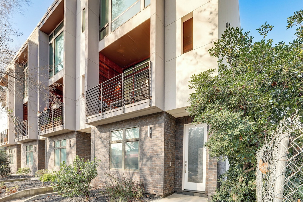 Walkable! Extended Stay 1 Mi to Dtwn Sacramento