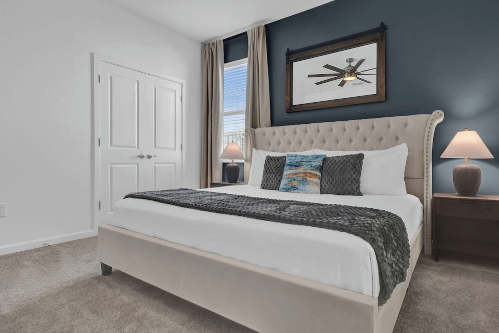 Upstay Epic 15br Mansion for Big Groups Near Parks