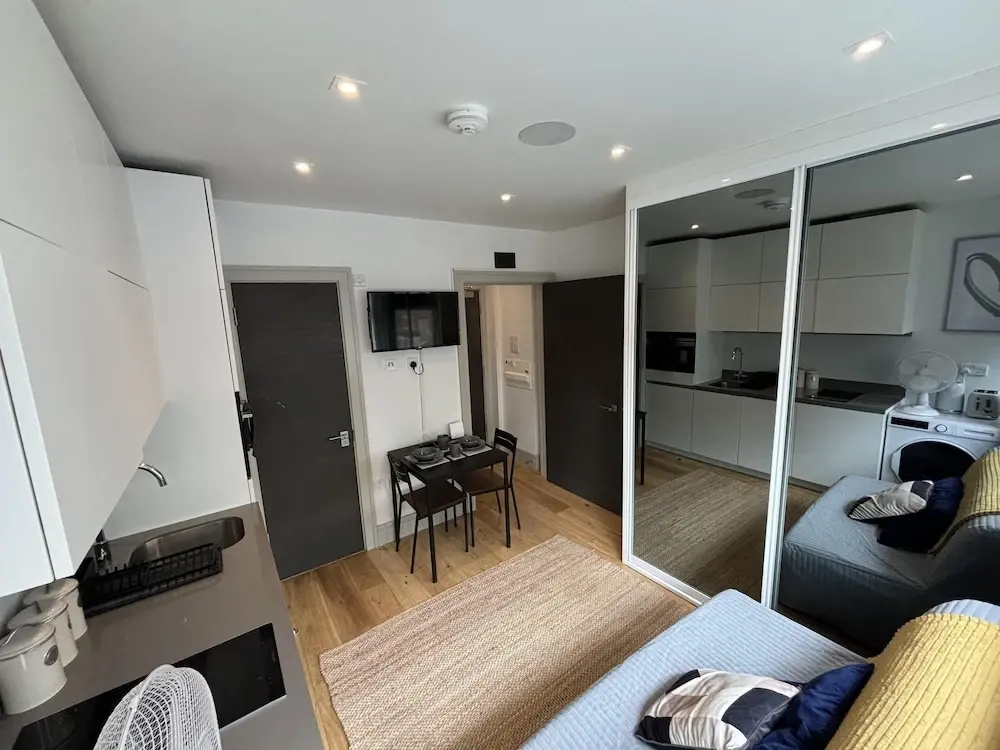 Sleeps 2 Studio -central Croydon London -wifi & Tv