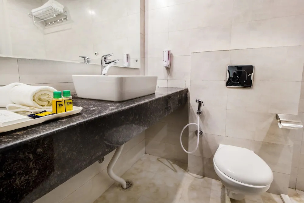 FabHotel SS Grandeur