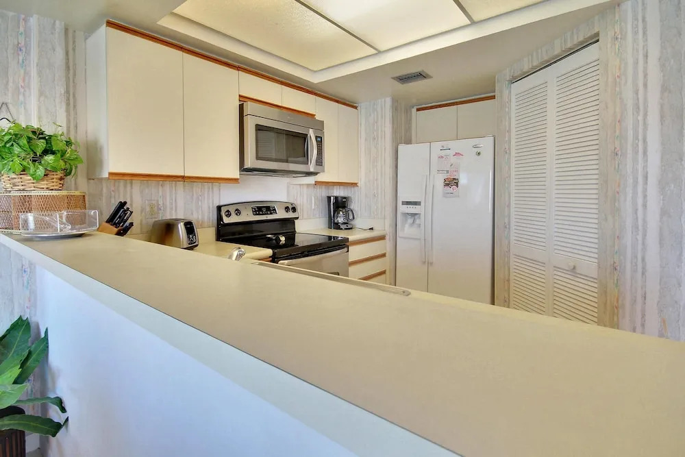 Land's End 201 Building 4 Corner Unit / BAY Views!