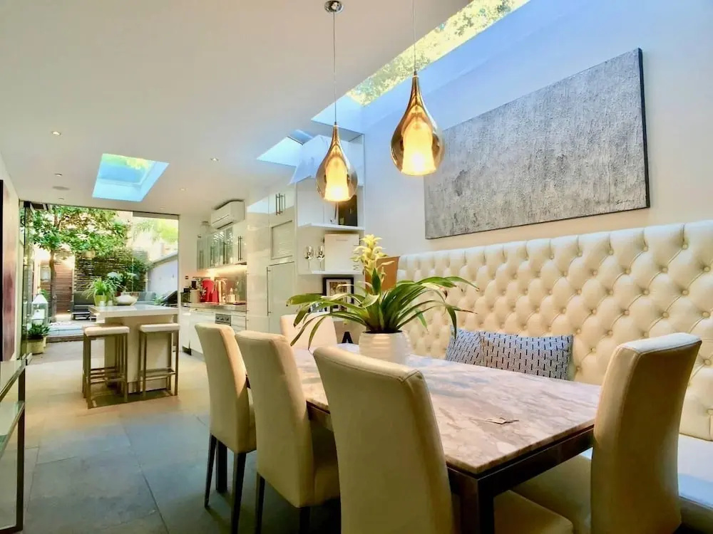 3 Storey Home Close Walk To Fox Studios SCG & City