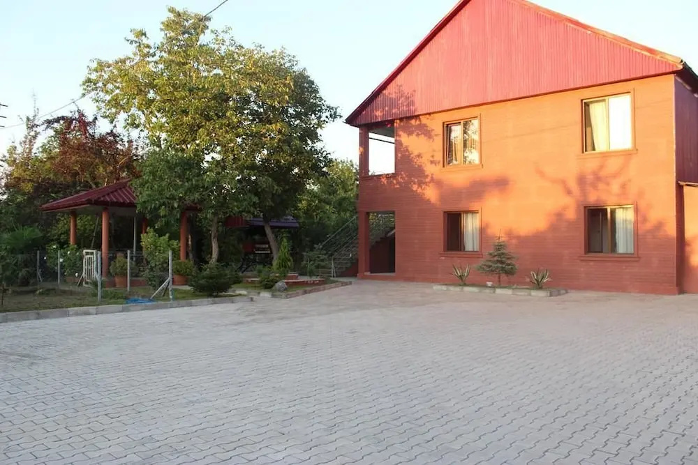 Nazibrola's Guest House