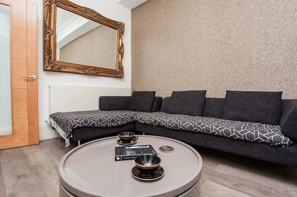 Beautiful 4 Bedroom House in South Kensington