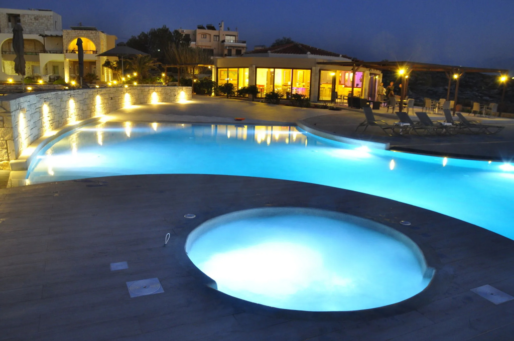 Kavos Hotel & Suites