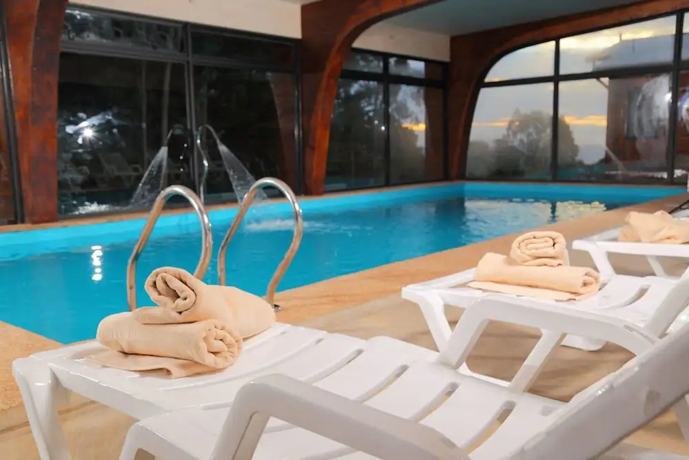 Cabañas y Spa Costa Patagonia - Piscina Climatizada