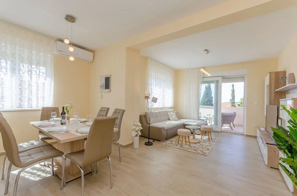 Apartments Luxury and Sea View
