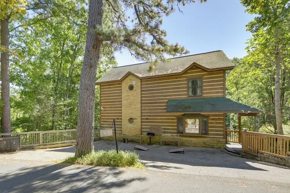 Pet-friendly Gatlinburg Retreat w/ Community Perks