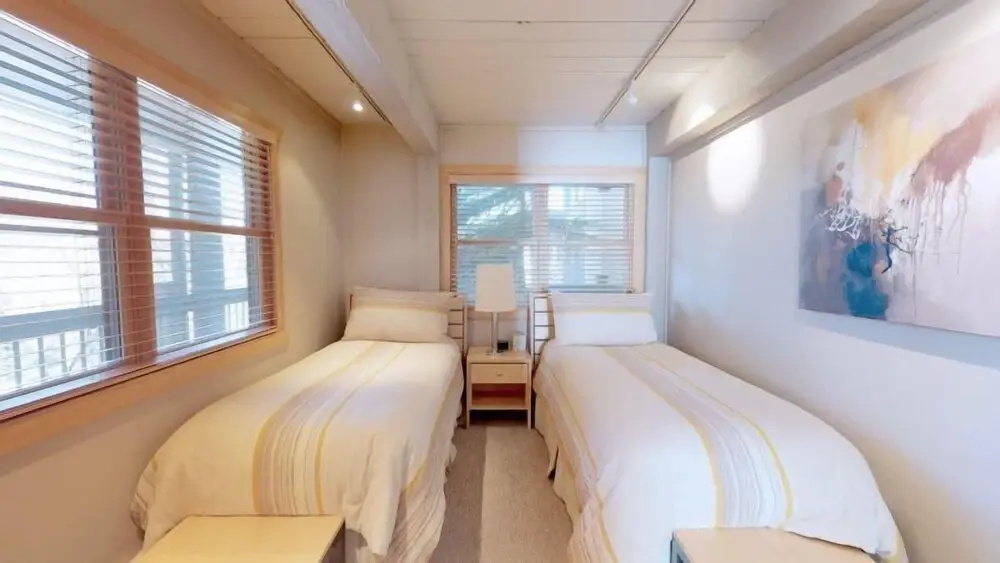 Contemporary 3 Bedroom Ski In, Ski Out Condo With Pool And Hot Tub In Snowmass Village