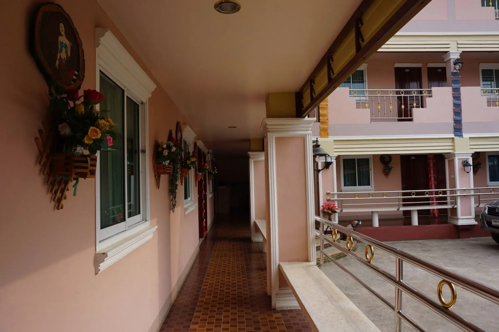 Kumkaew Tawon Palace Hotel