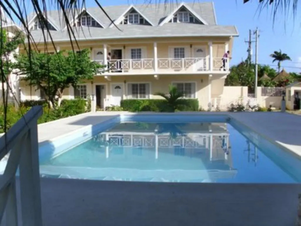 Club Caribbean Court Apartments