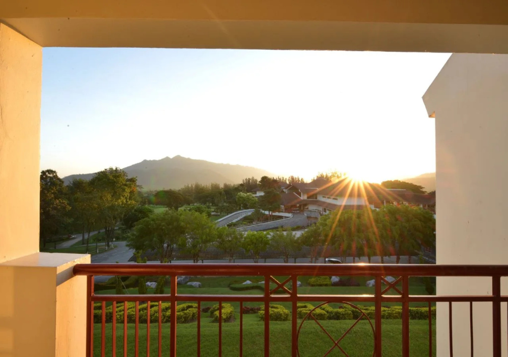 Sir James Resort