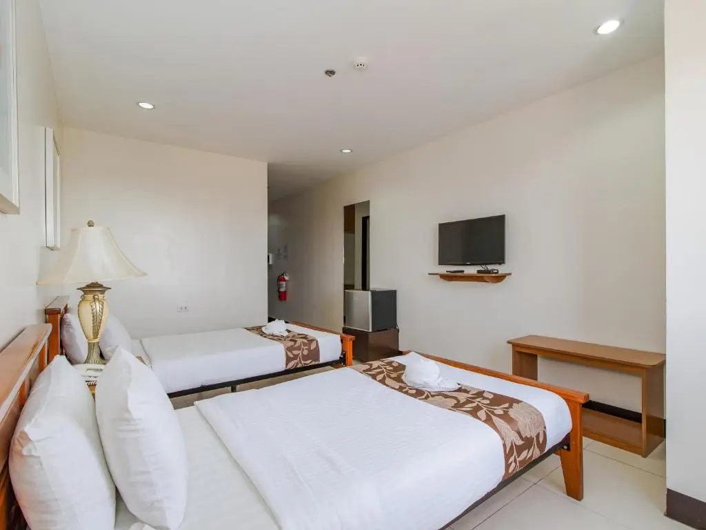 Main Hotel & Suites