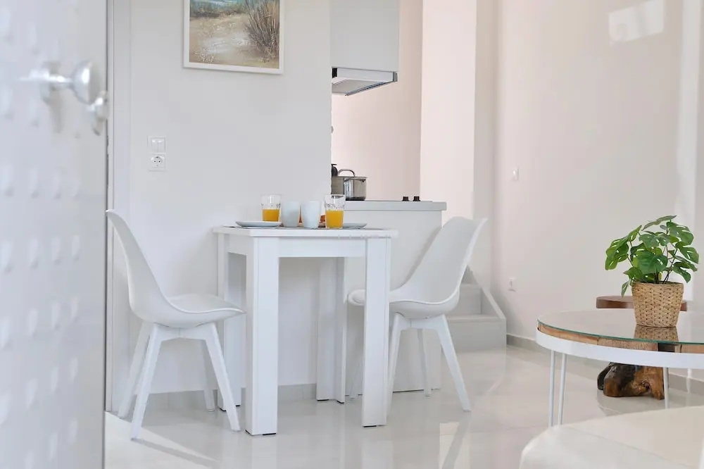 Alekos Luxury Suites - Free 24hr Transformation From To Airport