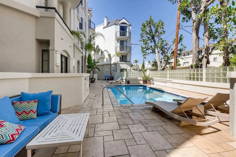 Gorgeous Beverly Hills/Weho - 2BR/Bath - 2 Free Parking Spots! (BW-1)