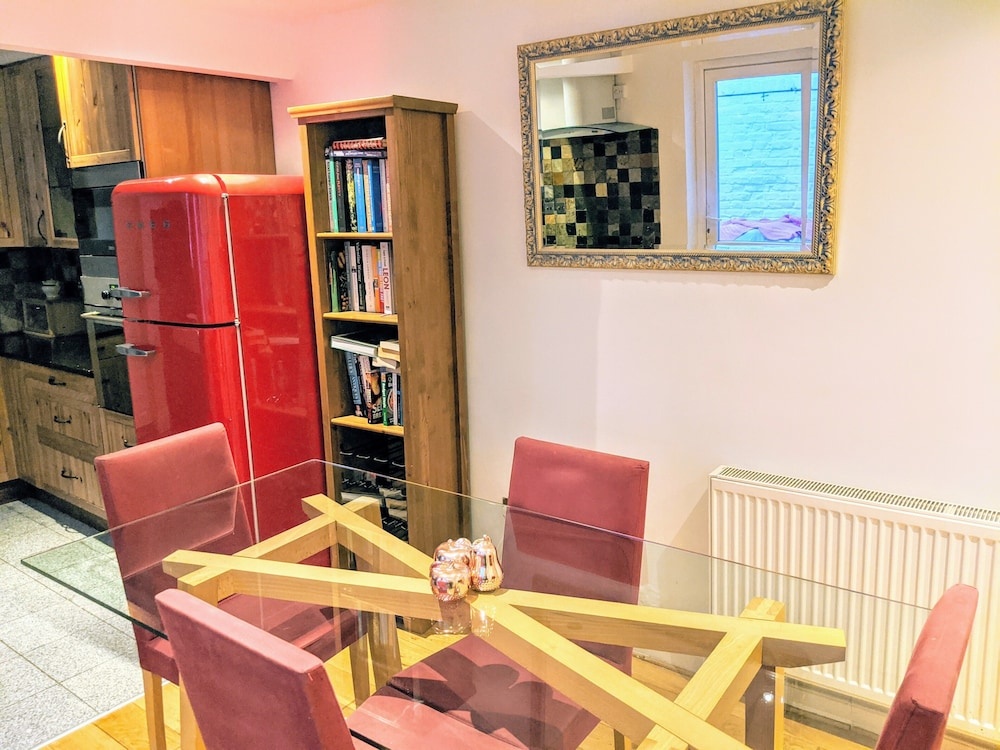 Highbury House Apartment