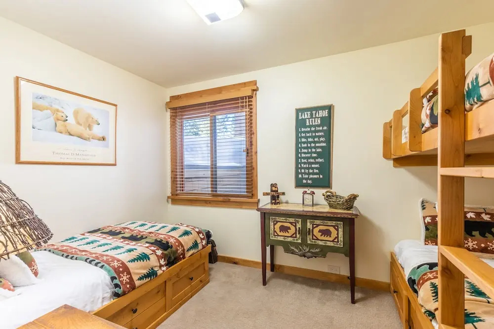 Beautiful Mountain 2 Bedroom Ski-In/Ski-Out in Ski Trails by RedAwning Save 10% on 3 Nights, 15% on 5 Nights!
