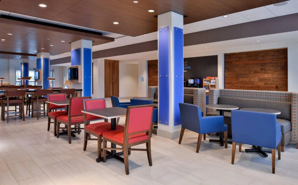 Holiday Inn Express & Suites - Marshalltown by IHG