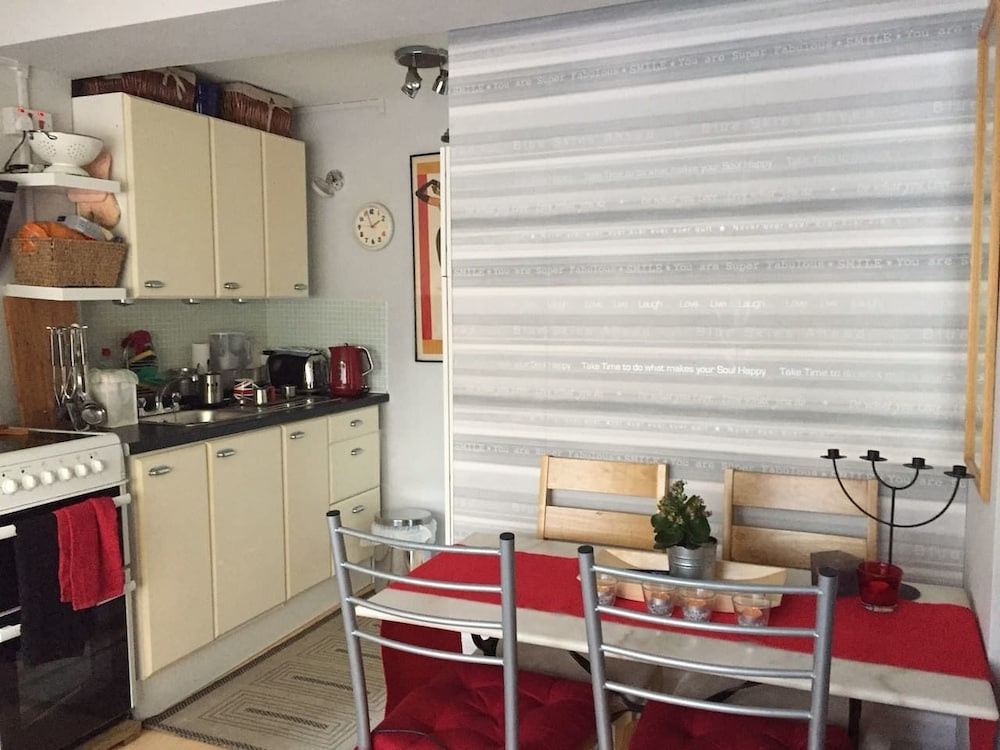Cosy Self-contained Studio With a Garden View