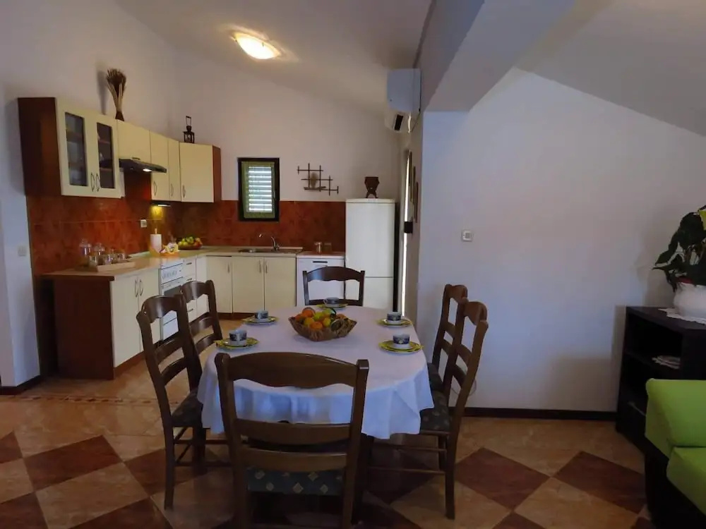 Holiday House With sea View, Outdoor Pool and Free Private Parking