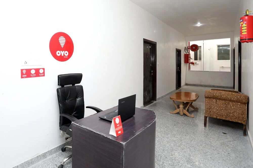 OYO 10066 Home Modern 3BHK Gulab Bagh
