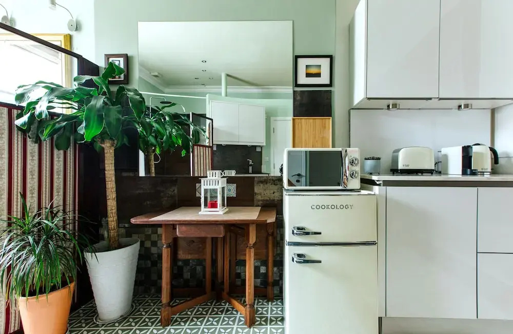 The Suite, 82 Cathedral, Private Parking