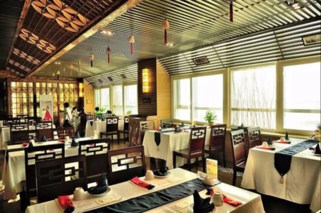 Vienna International Hotel Shandong Yantai FTA Jinshatan Xingyi Square