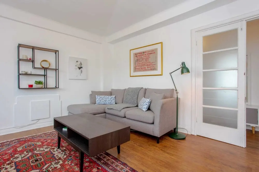 Contemporary 2 Bedroom Flat in Bayswater