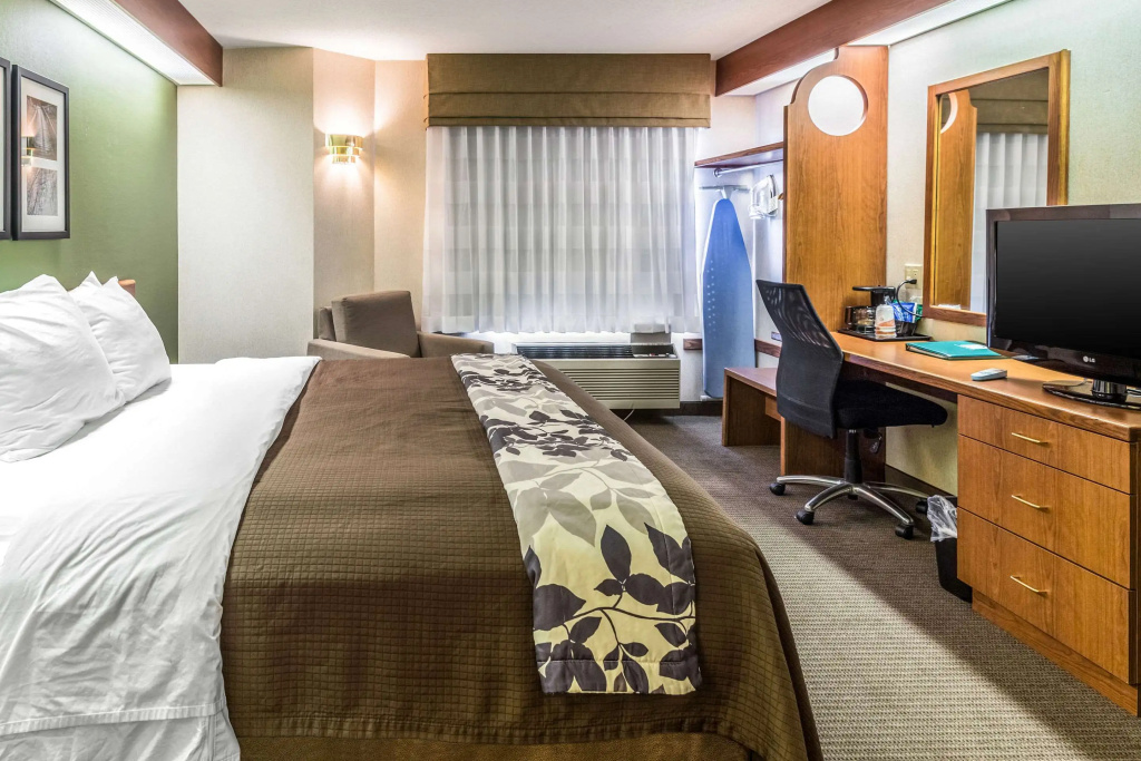 Sleep Inn & Suites Bay View Acme - Traverse City