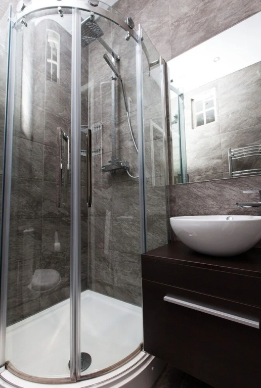 Central, Spacious 3BR Edinburgh Flat For 6