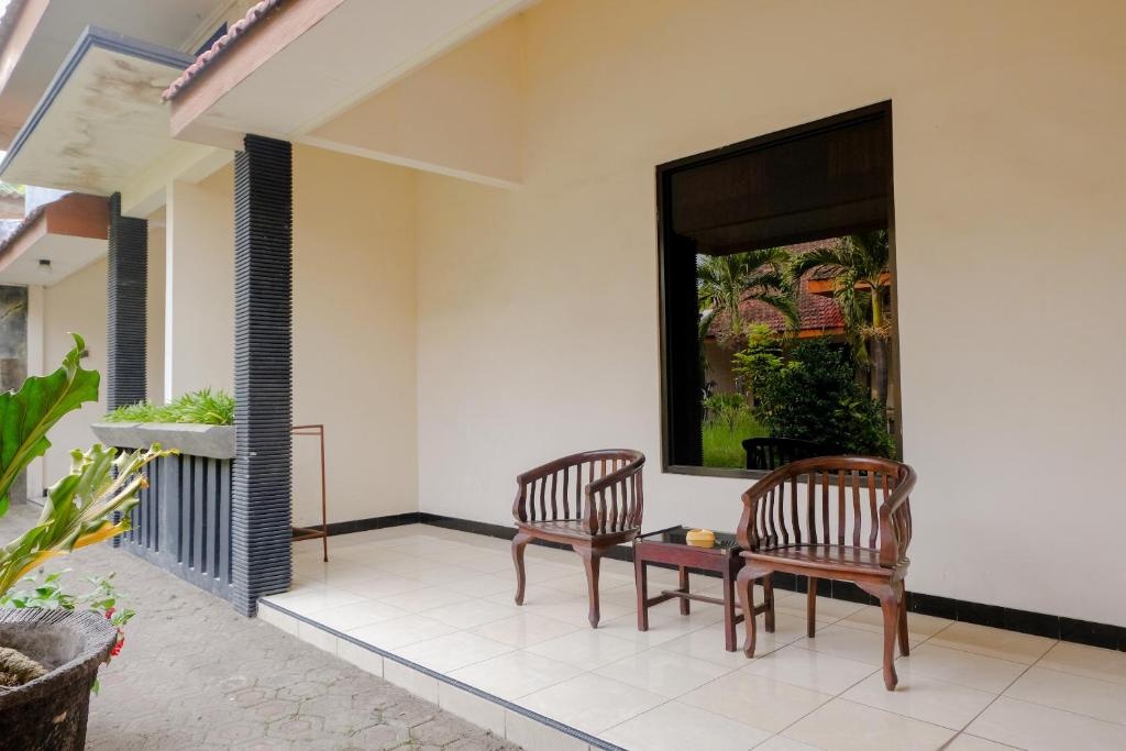 Hotel Dewi near GOR Merdeka Jombang Mitra RedDoorz